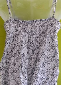 SHORT WHITE FLORAL TOP
