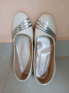 Elegant White Low-Heel Flats with Metallic Detail