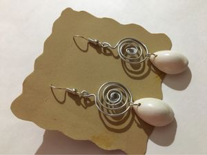 Silver Spiral With She’ll Dangling Earrings