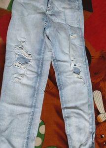 Fashionable Stretchable Jeans For Girls...