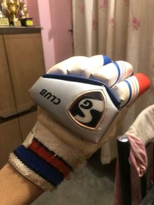 SG Cricket Hand Gloves In Good Condition For Sale