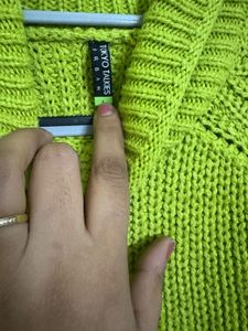 woman solid pullover