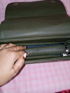 Luxurious Green Gucci Hand Bag