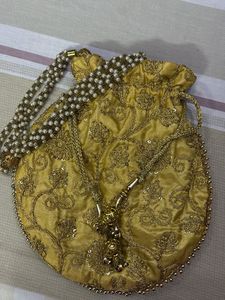 EMBROIDERRY GOLD POUCH
