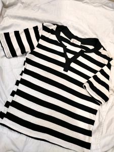 Korean Black &amp; White Striped V Neck Rib Top