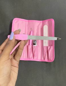 Nail Grooming Set With Polca Dot Pouch