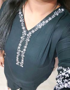Elegant Embroidered Kurti Set