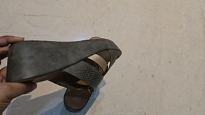 Sandle - Lemon And Pepper