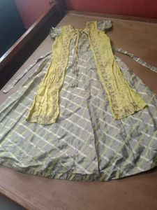 Women's Gown.. 👗💫