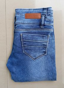 Light Wash Skinny Jeans - Women