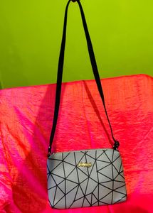 CUTE SLING BAG