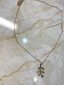Gold Leaf Pendant Necklace