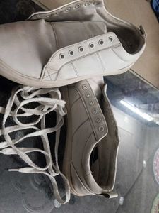 Roadster Leather Sneakers