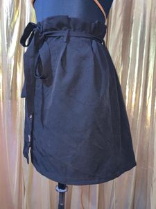 Chic Black Skirt