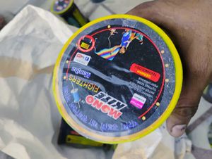 Original Plastic Manjha With Golden Chip