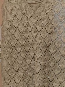 Men’s Sleeveless Knit Sweater In Beige Off white