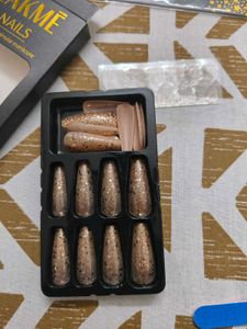 Lakme Fake Nails, Face &amp; Eye Gems - Gold