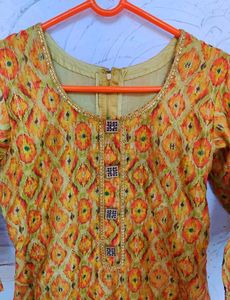 Chanderi Silk Wooden Square Embellished Button