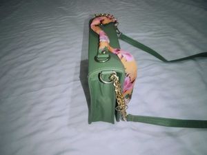 Classic Retro Sling Bag 💚