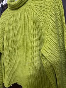 woman solid pullover