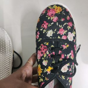 Black Floral Printed Casual Shoes