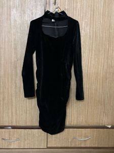 Black Bodycon Dress With Cutout