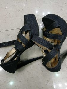 Elegant Black shine Heels