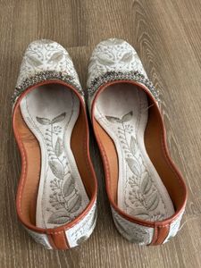 Embroidered Ethnic Juttis combo set of 3 pairs