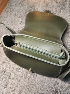 Beautiful Olivia Colour Sling Bag 💚💚💚