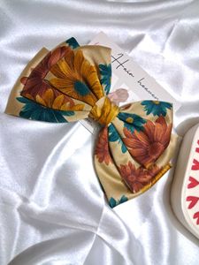 Daisy Tripple Layer Bow Clip
