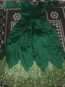 beutiful gown for festive wear