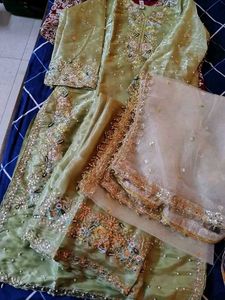 Heavy Emboridered Pakistani Style Kurta Set.