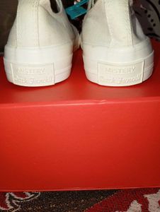 mistery White low top unisex Sneakers