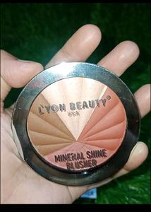 Lyon Blusher