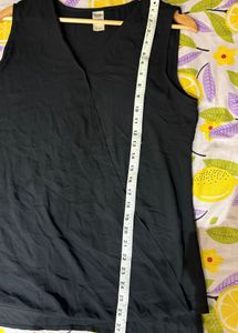 Black Sleeveless V-Neck Top