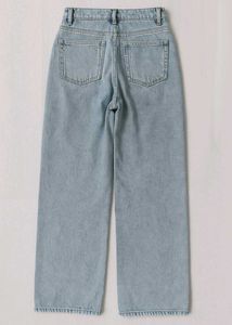 Effortlessly Stylish: The Perfect Blue Jeans