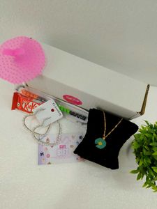 Elegant Women’s Gift Hamper – Many More