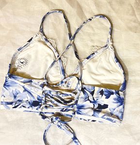 Beautiful Floral Lace-Trim Bralette