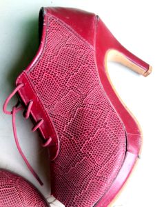 RED HEELS