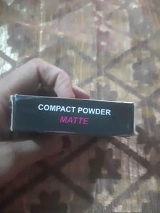 Huda Beauty Matte Compact Powder