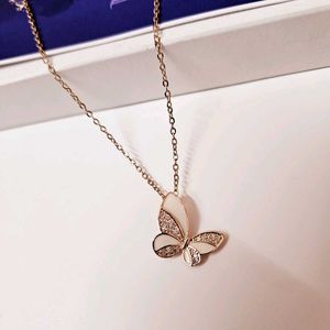 Pretty Butterfly Pendant necklace