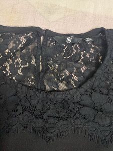 Round Neck Netted Half Slv Top