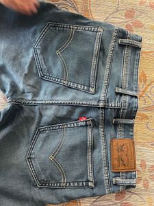 Levis Dark /navy Blue Jeans