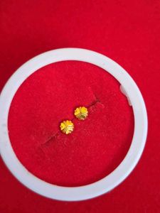 Beautiful New Flower Desine Studs 2 Pairs