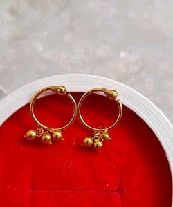 Beautiful New Small Earrings Gold