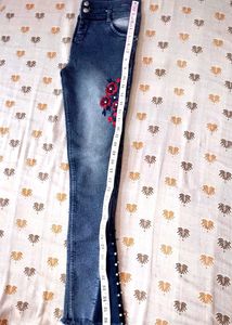 Floral Embroidered Jeans 🌸🌺🌷