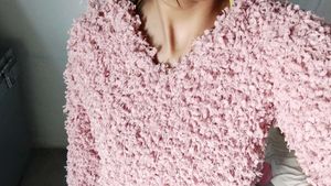 Sale 👈🏻Pink Fuzzy Knit Sweater