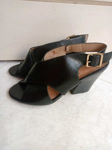 Black Leather Heels 👠