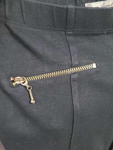 Chic Black Zip Detail Leggings