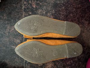 Sandals, Flats &amp; More - for buyer !!!!